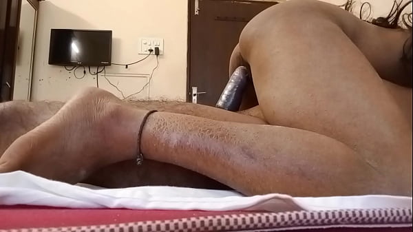 Tante indienne baise son petit ami à la maison, baise une chatte de sexe hardcore, un groupe de bites se mélange à la maison