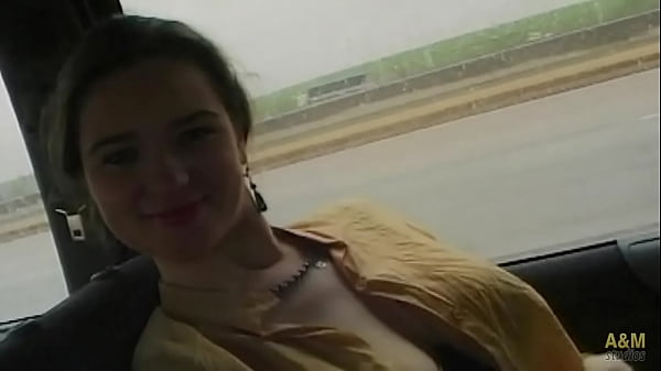 Le cuento a mi amante lo que hago con mi marido y me orino de risa.