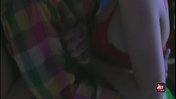 खूबसूरत किशोर का मुख-मैथुन मजेदार है