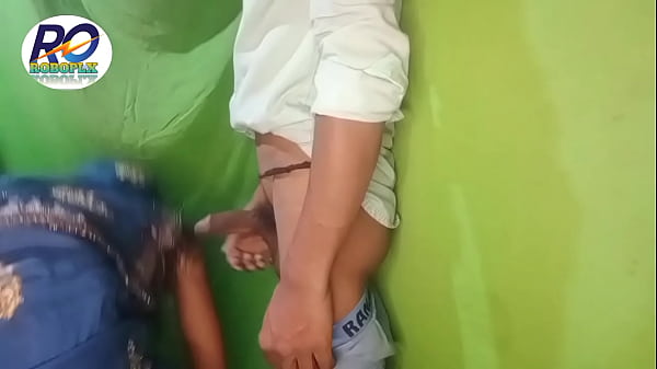 Desi marido y mujer follaron duro al estilo perrito y levantaron el sari y follaron en audio hindi