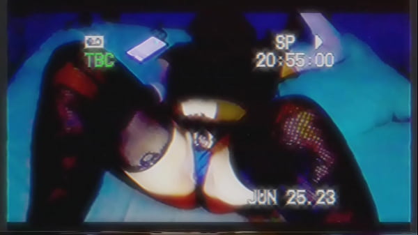 Sharon, abbasso il perizoma da sola per ricevere sesso orale, il mio amante mi mette la lingua nella vagina e nel culo finché non divento molto ricca e sexy in VHS rimasterizzata in lingerie e scarpe da ginnastica Faceboo