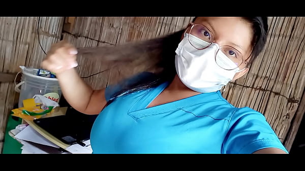 Estaba en el hospital y de regreso traje a la enfermera a mi casa y me la follé en el sofá de la sala, la hice gemir mientras cogíamos.