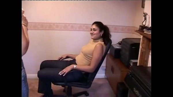 Die indische Malvina und die britische Lisa Amateur Split Lickers #3