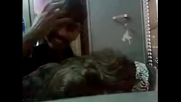 chennaiaunty1 wird von einem jungen Kerl hart und sanft gefickt