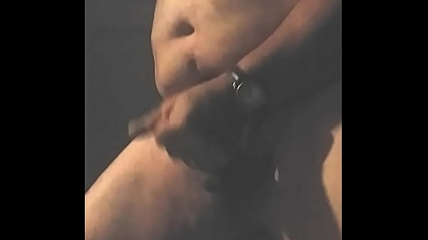 Nacktes Fahren (dunkel) und Wichsen vor der Einfahrt