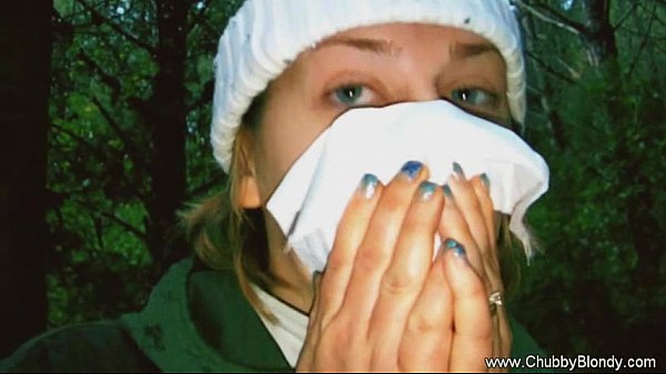 Italienischer Blowjob unter dem Baum