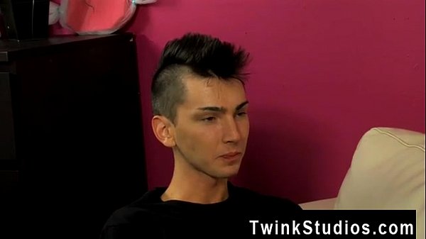 Gay guys Colby London has a pipe fetish and he'_s not afraid to share