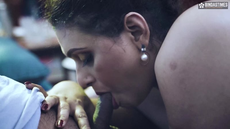 Desi, professeur de yoga indien aux gros seins, propose à l'un de ses élèves de la baiser